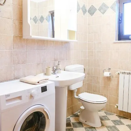 Hisa Ivancic * Sared