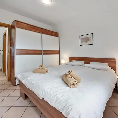 Hisa Ivancic * Sared