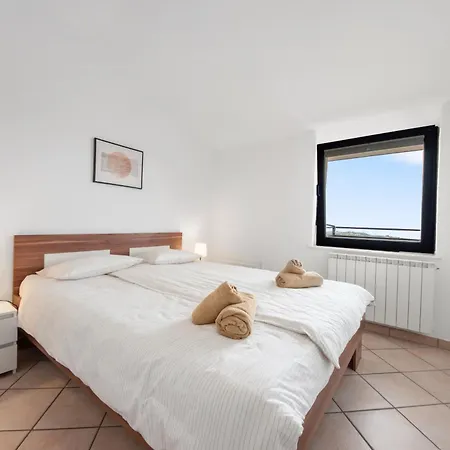 Hisa Ivancic * Sared