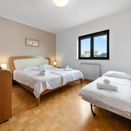 Hisa Ivancic * Sared