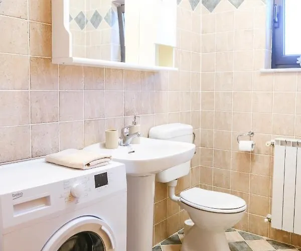 Hisa Ivancic * Sared