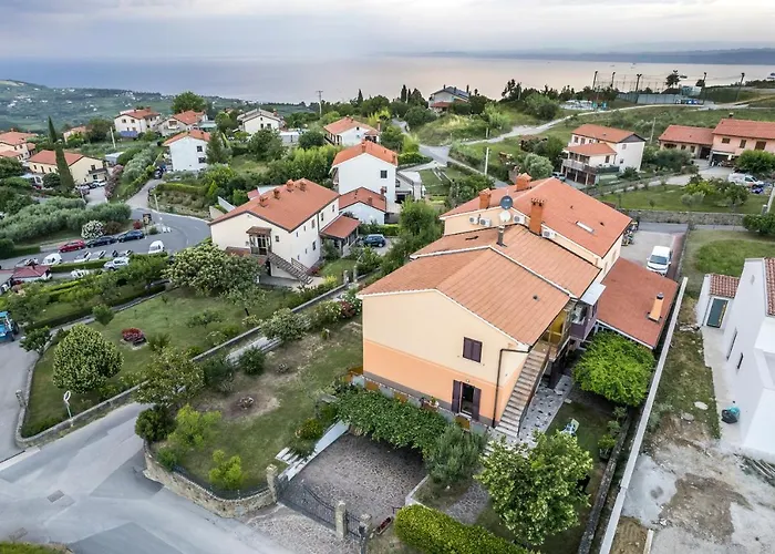 Hisa Ivancic * Sared