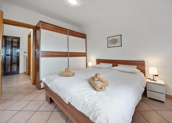 Hisa Ivancic * Sared