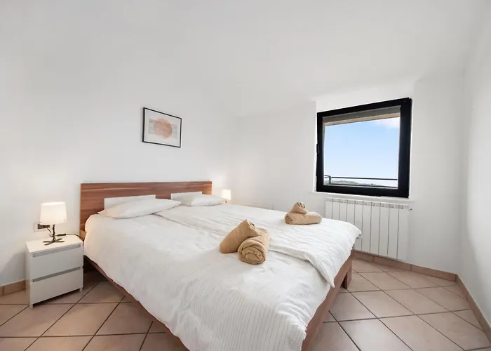 Hisa Ivancic * Sared